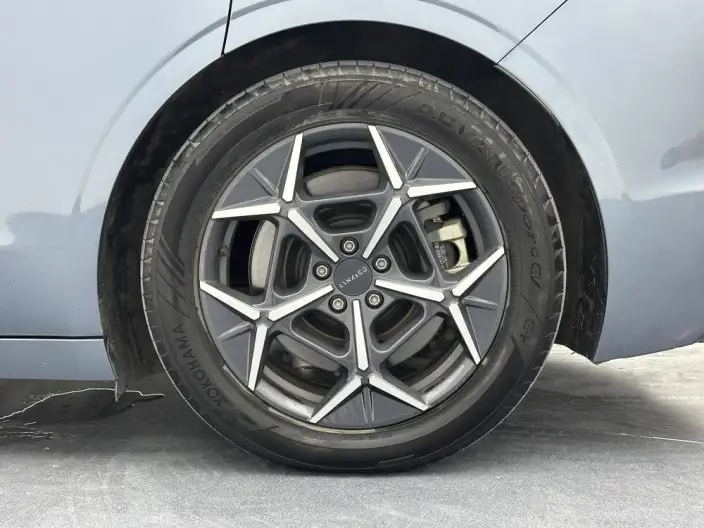 **Lynk & Co Z10** 2024 Model 95kWh 766km Rear Drive Max – фото 9