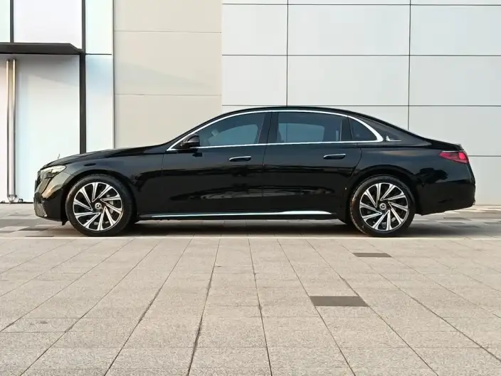 Mercedes-Benz E-Class 2024 Model E 300 L Luxury Model sedan – фото 3