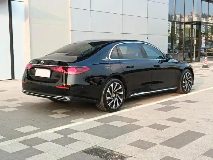 Mercedes-Benz E-Class 2024 Model E 300 L Luxury Model sedan – фото 5