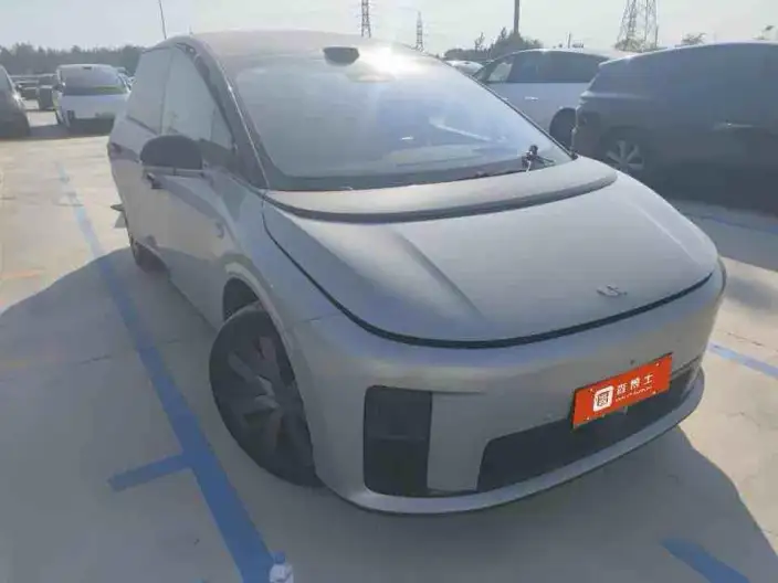 Li Auto i8 2025 Model Standard Edition – фото 2