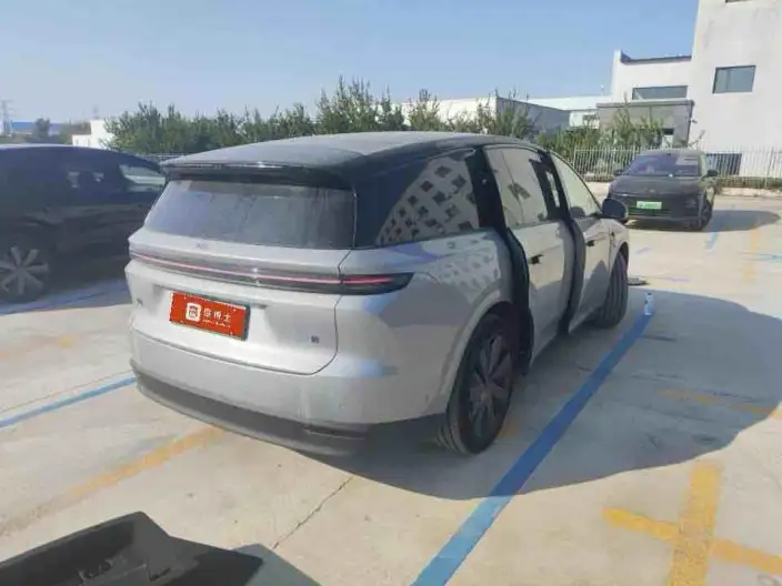 Li Auto i8 2025 Model Standard Edition – фото 4