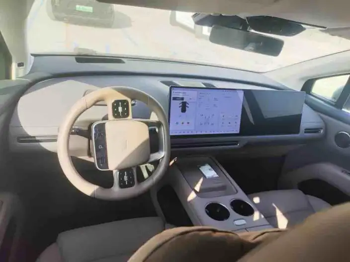 Li Auto i8 2025 Model Standard Edition – фото 8