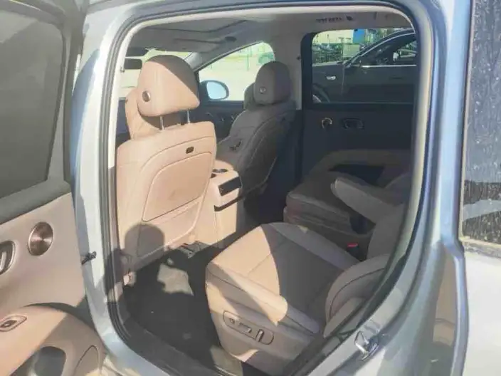 Li Auto i8 2025 Model Standard Edition – фото 10