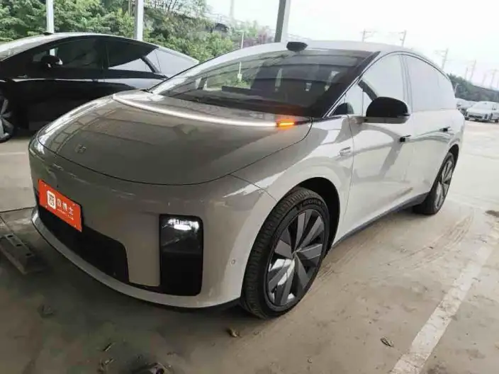Li Auto i8 2025 Model Standard Edition – фото 1