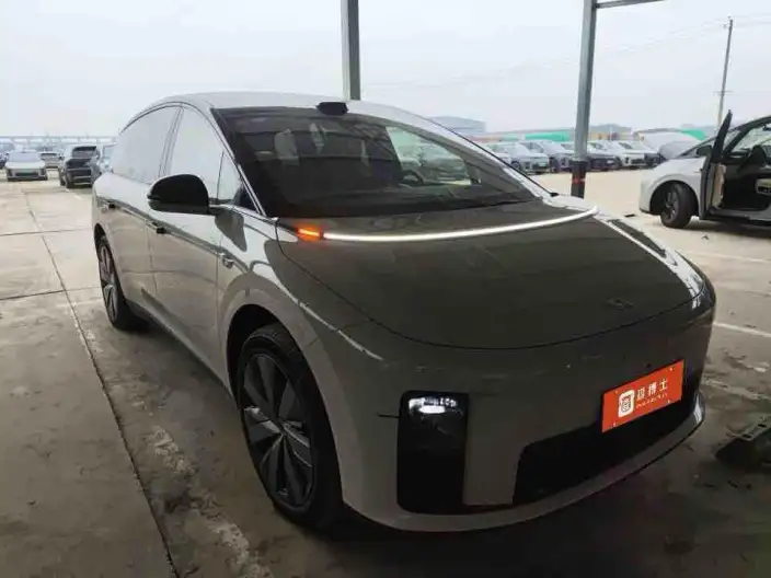 Li Auto i8 2025 Model Standard Edition – фото 2