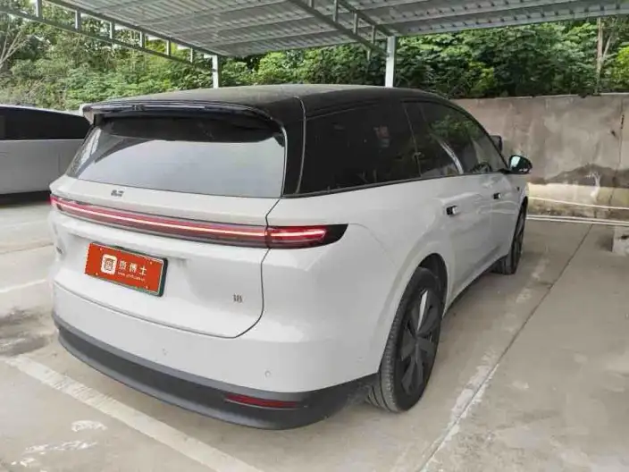 Li Auto i8 2025 Model Standard Edition – фото 4