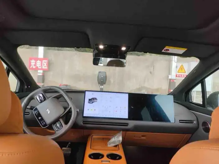 Li Auto i8 2025 Model Standard Edition – фото 8
