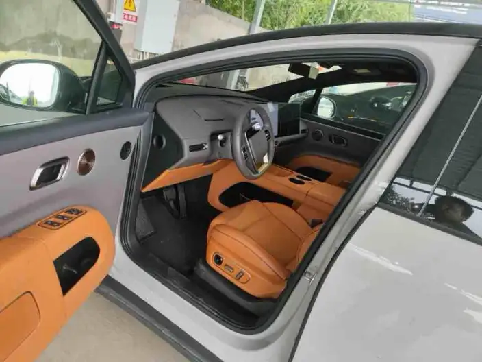 Li Auto i8 2025 Model Standard Edition – фото 9