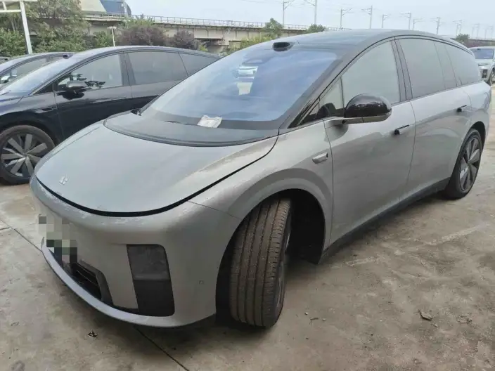 Li Auto i8 2025 Model Standard Edition – фото 1