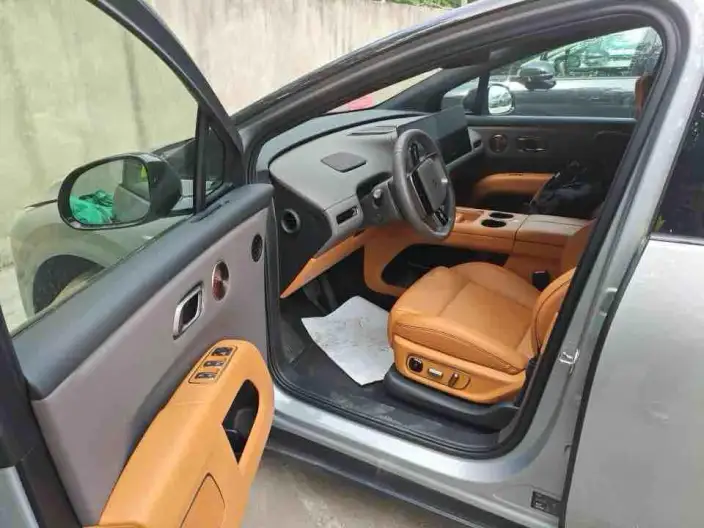 Li Auto i8 2025 Model Standard Edition – фото 7