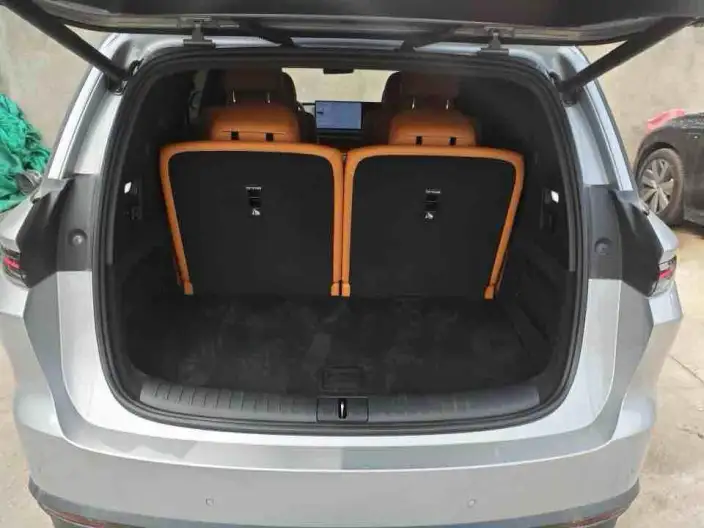 Li Auto i8 2025 Model Standard Edition – фото 9