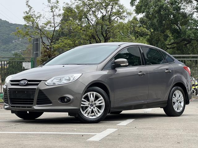 Ford Focus 2012 Sedan 1.6L Manual Comfort – фото 1