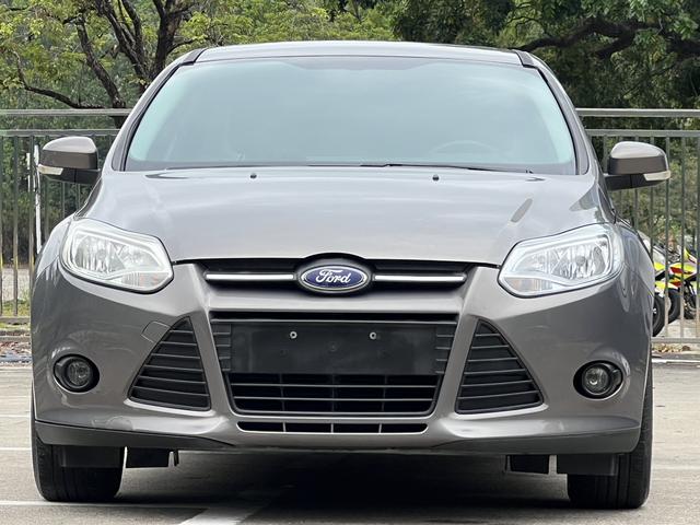 Ford Focus 2012 Sedan 1.6L Manual Comfort – фото 2