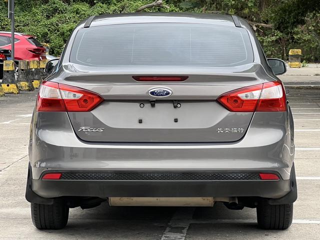 Ford Focus 2012 Sedan 1.6L Manual Comfort – фото 7