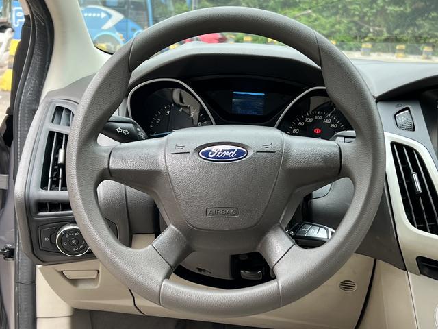 Ford Focus 2012 Sedan 1.6L Manual Comfort – фото 8