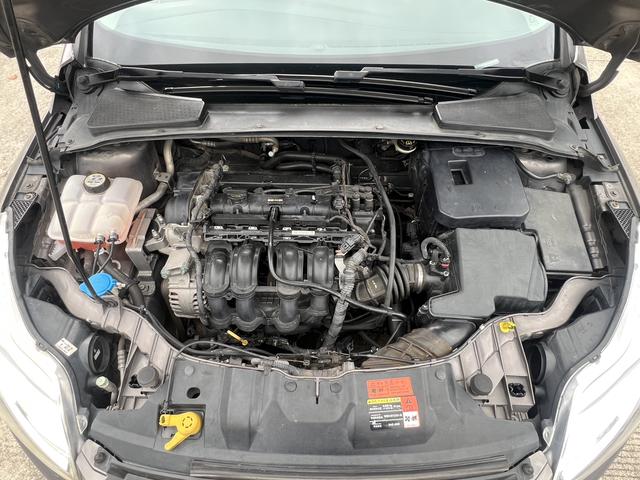 Ford Focus 2012 Sedan 1.6L Manual Comfort – фото 14
