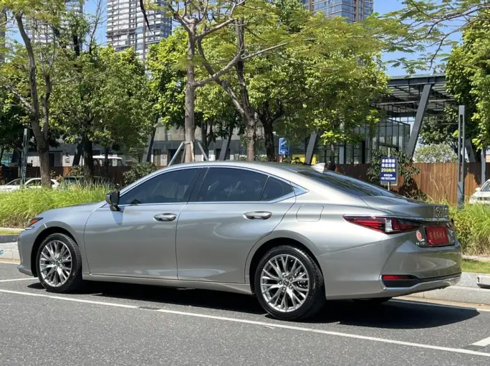 Lexus ES 2023 Model 2.0L Automatic Qian Drive 5 seat Parallel Imported – фото 3