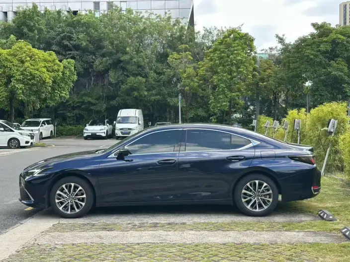 Lexus ES 2025 Model 200 Premium – фото 3