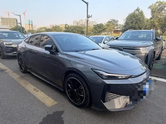 Changan UNI-V 2024 Model 1.5T Exclusive Model – фото 3