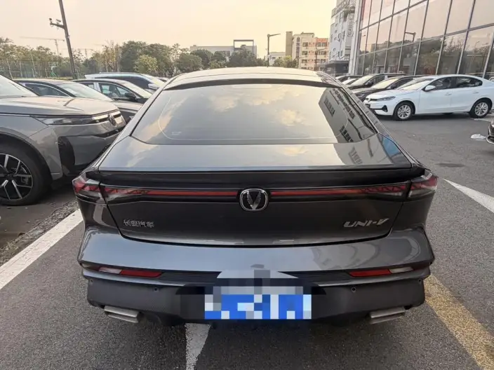 Changan UNI-V 2024 Model 1.5T Exclusive Model – фото 5