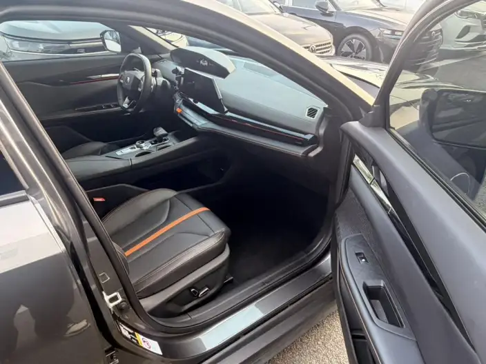 Changan UNI-V 2024 Model 1.5T Exclusive Model – фото 8