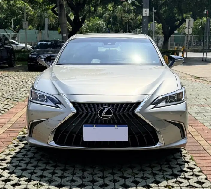 Lexus ES 2022 Model 200 Superior Edition – фото 2