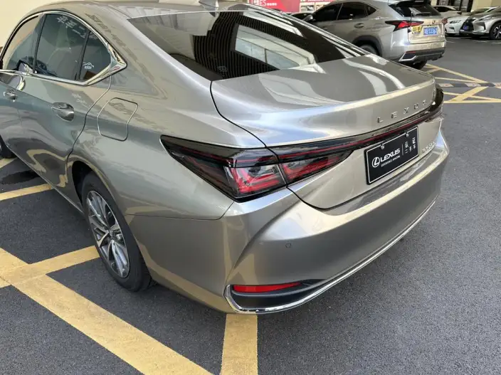 Lexus ES 2025 Model 200 Premium – фото 3