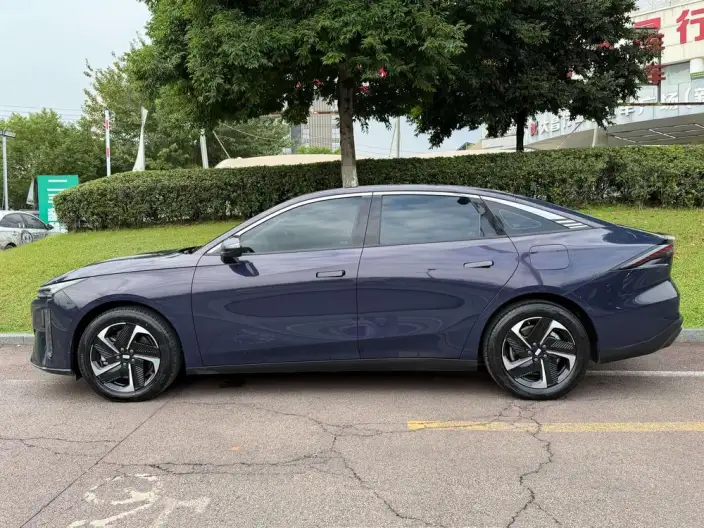 Geely Galaxy L6 2023 Model 1.5T DHT 125km MAX – фото 3