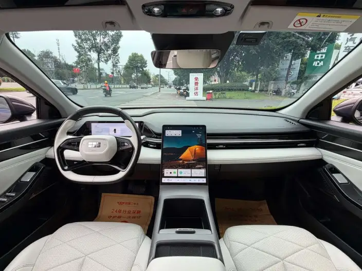 Geely Galaxy L6 2023 Model 1.5T DHT 125km MAX – фото 9