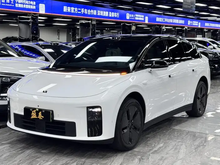 Li Auto i6 2025 Model 2WD Standard Edition – фото 1