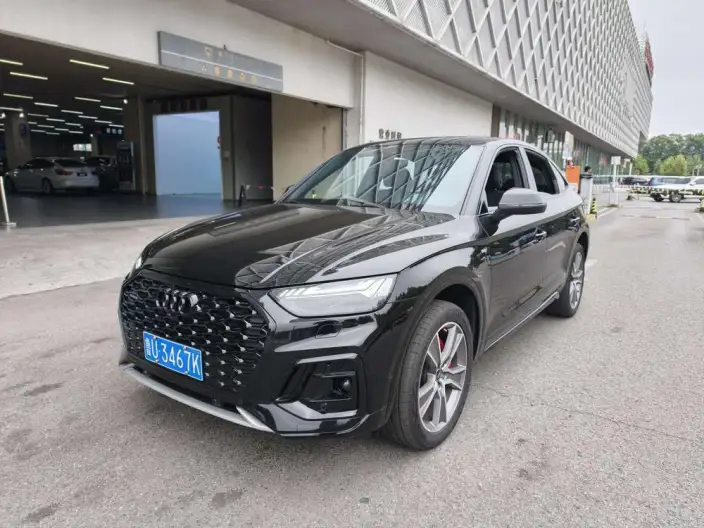 Audi Q5L Sportback 2023 Model 45 TFSI Luxury Model – фото 1