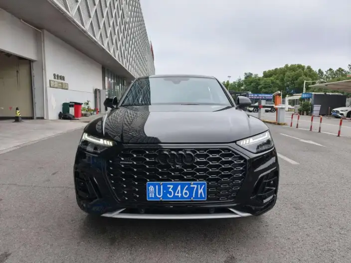 Audi Q5L Sportback 2023 Model 45 TFSI Luxury Model – фото 2