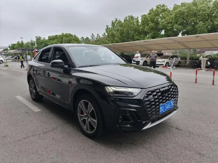 Audi Q5L Sportback 2023 Model 45 TFSI Luxury Model – фото 3