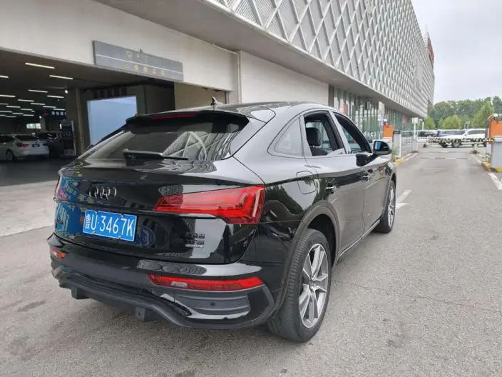 Audi Q5L Sportback 2023 Model 45 TFSI Luxury Model – фото 6