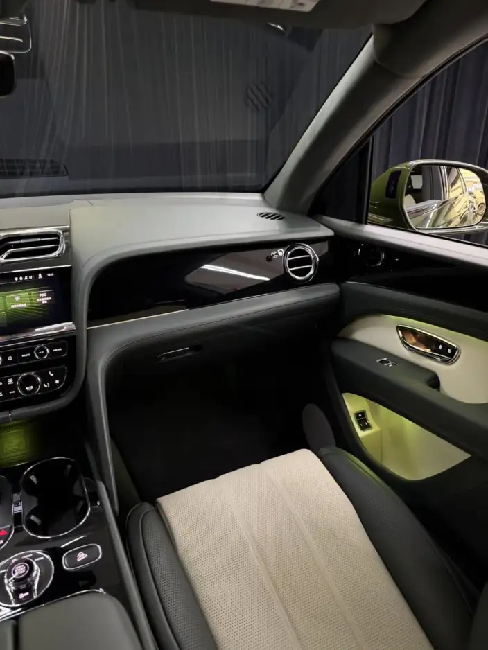 Bentayga 2022 Model 4.0T V8 – фото 10