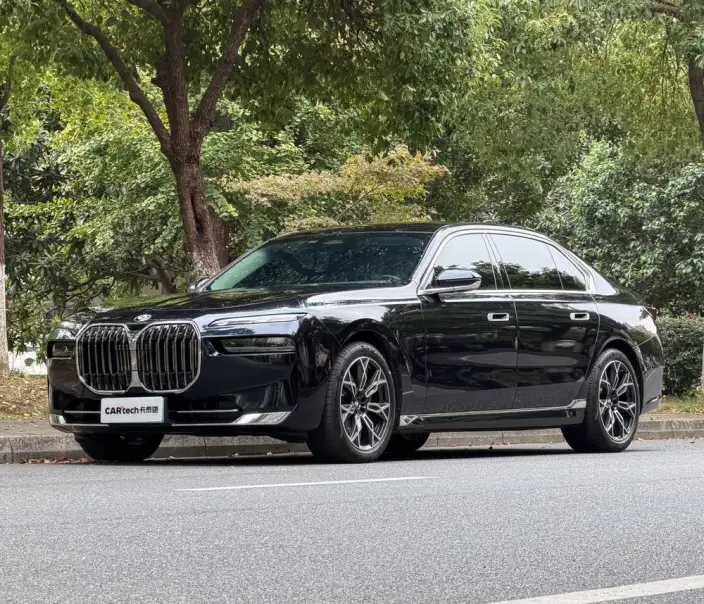 BMW 7 Series 2023 Model 735Li Luxury Set – фото 1