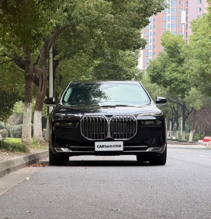 BMW 7 Series 2023 Model 735Li Luxury Set – фото 2