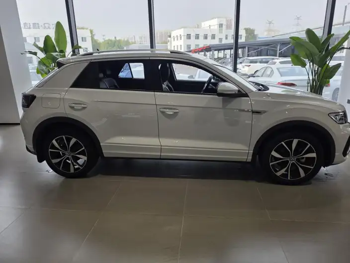 Volkswagen T-Roc 2023 Model 300TSI DSG Chenguang Edition – фото 3