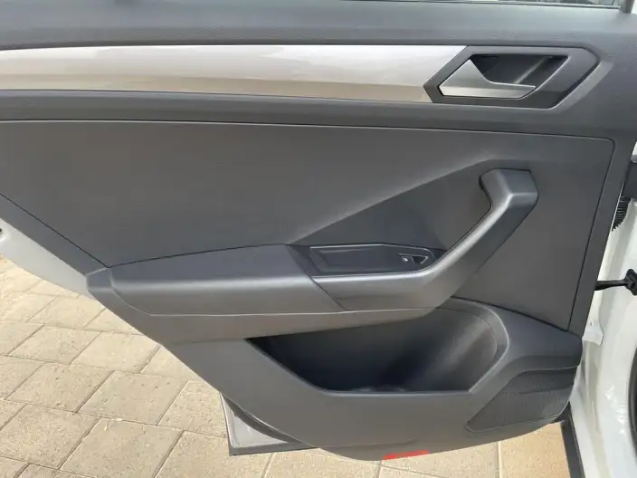 Volkswagen T-Roc 2022 Model 280TSI DSG 2WD Elite PLUS – фото 8