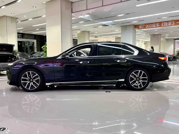 BMW 7 Series 2026 Model Facelift 735Li M Sports Set – фото 3