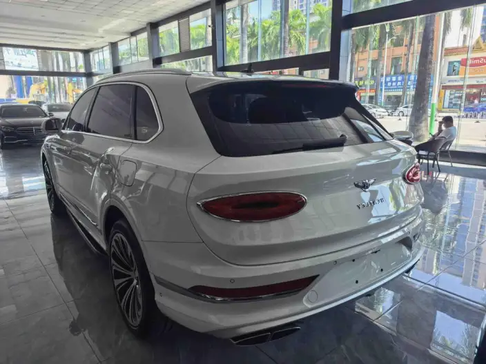 Bentayga 2023 Model 4.0T V8 Long wheelbase Yadu Edition