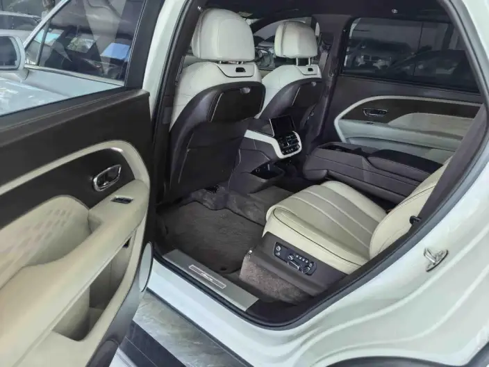 Bentayga 2023 Model 4.0T V8 Long wheelbase Yadu Edition – фото 9