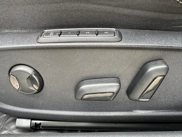 Volkswagen Golf 2021 Model 280TSI DSG R-Line – фото 8