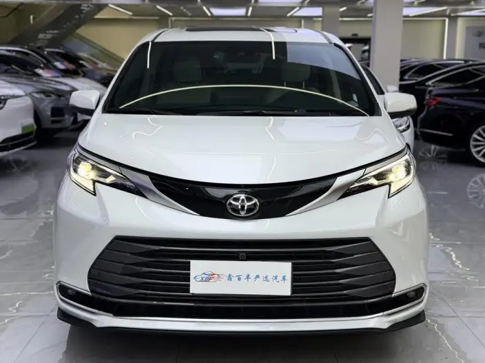 Toyota Sienna 2026 Model Hybrid 2.5L 4WD Premium – фото 2