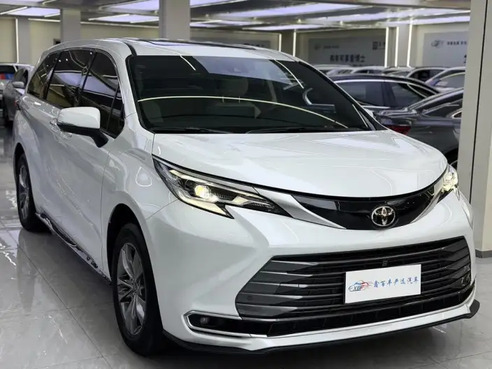 Toyota Sienna 2026 Model Hybrid 2.5L 4WD Premium – фото 3