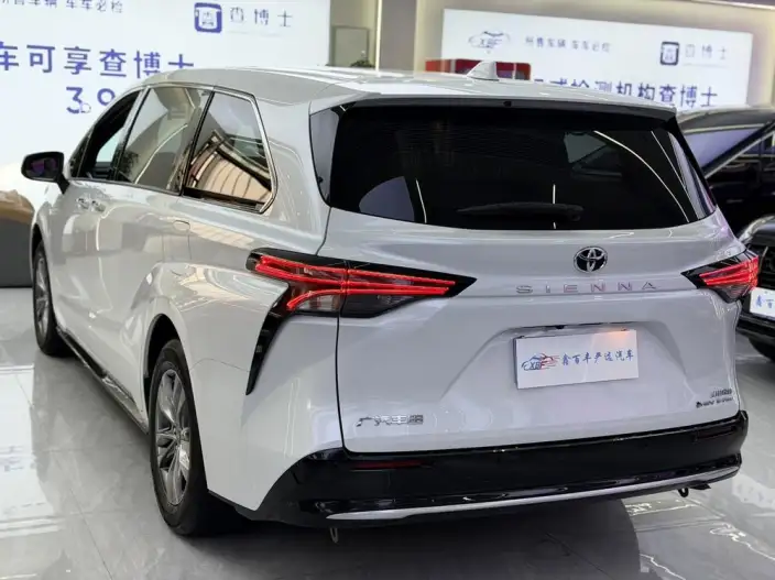 Toyota Sienna 2026 Model Hybrid 2.5L 4WD Premium – фото 4