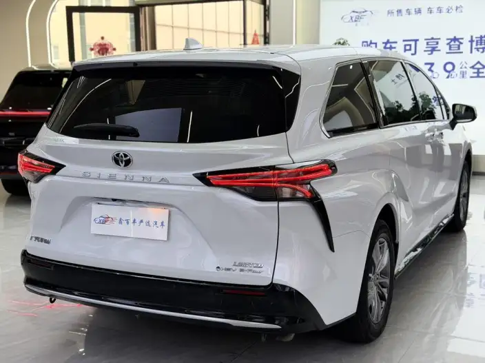 Toyota Sienna 2026 Model Hybrid 2.5L 4WD Premium – фото 6