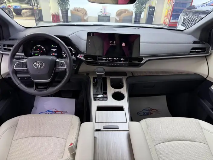 Toyota Sienna 2026 Model Hybrid 2.5L 4WD Premium – фото 8