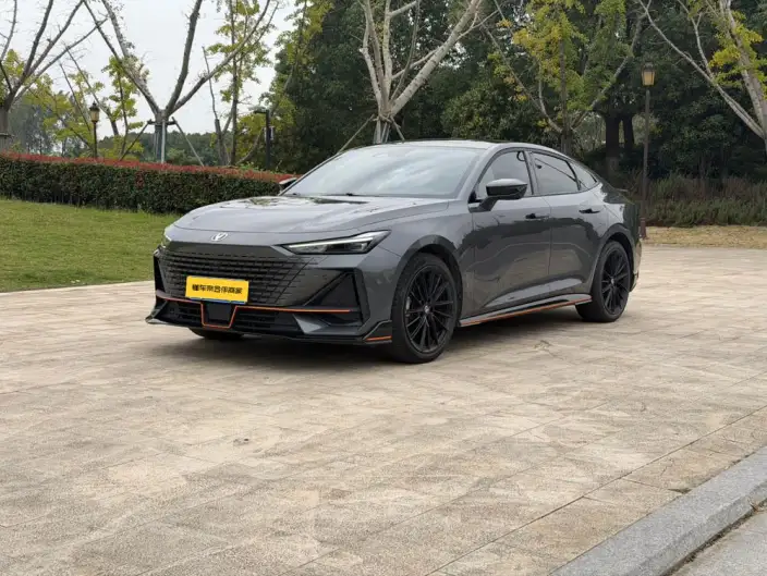 Changan UNI-V 2022 Model 1.5T Sports Edition – фото 1