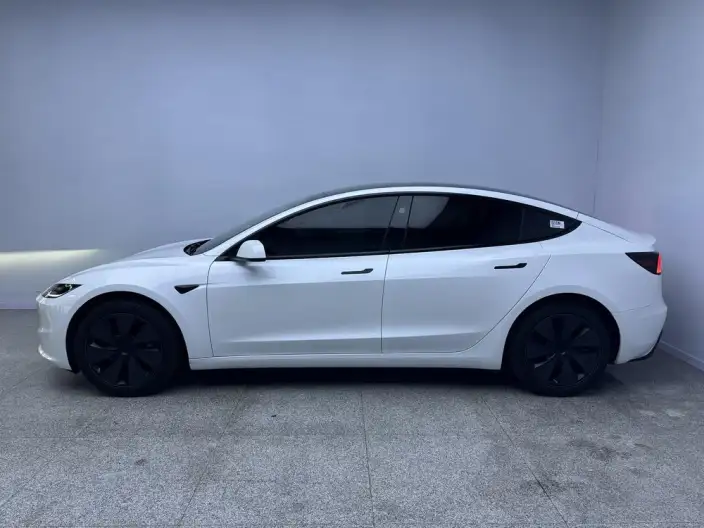 Model 3 2025 Model Facelift Rear-wheel drive version – фото 4